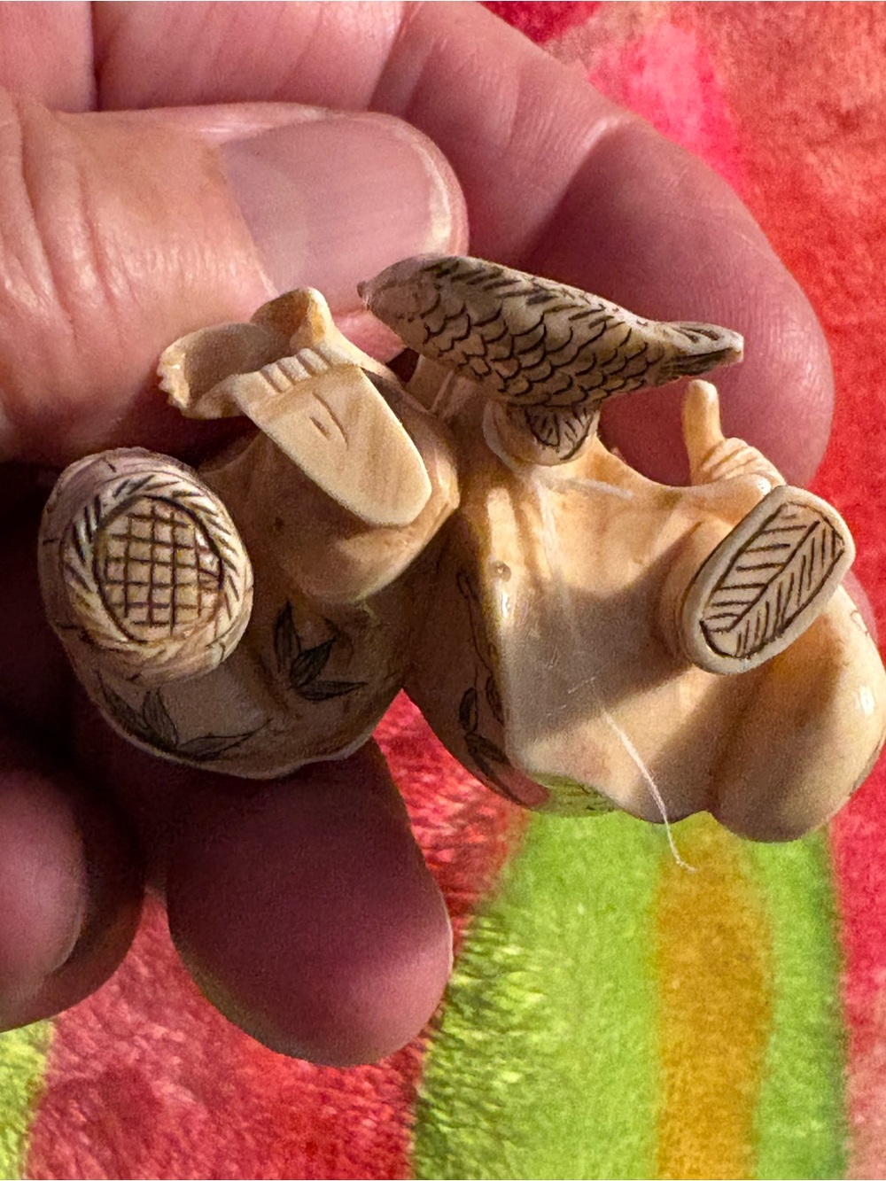 Vintage ivory or bone Fishermen Figurine - Decorative Home Accent - Picture 4 of 11